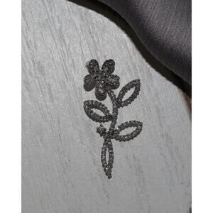 14k White Gold Flower Diamond Pendant 2.31G / 1.2in / 0.24tcw